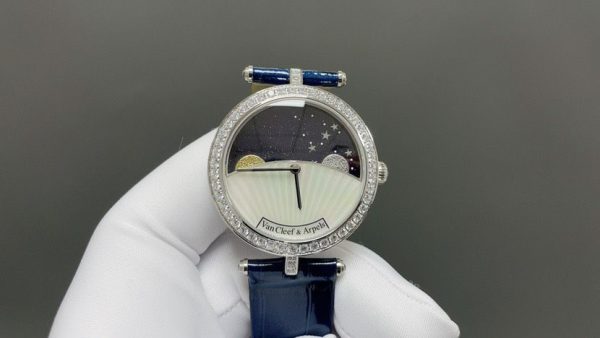 Van Cleef & Arpels VCARN25800 Poetic Complication Replica Horloge - AAA Kwaliteit 1:1 Replica 1133832019 - front view | Vache